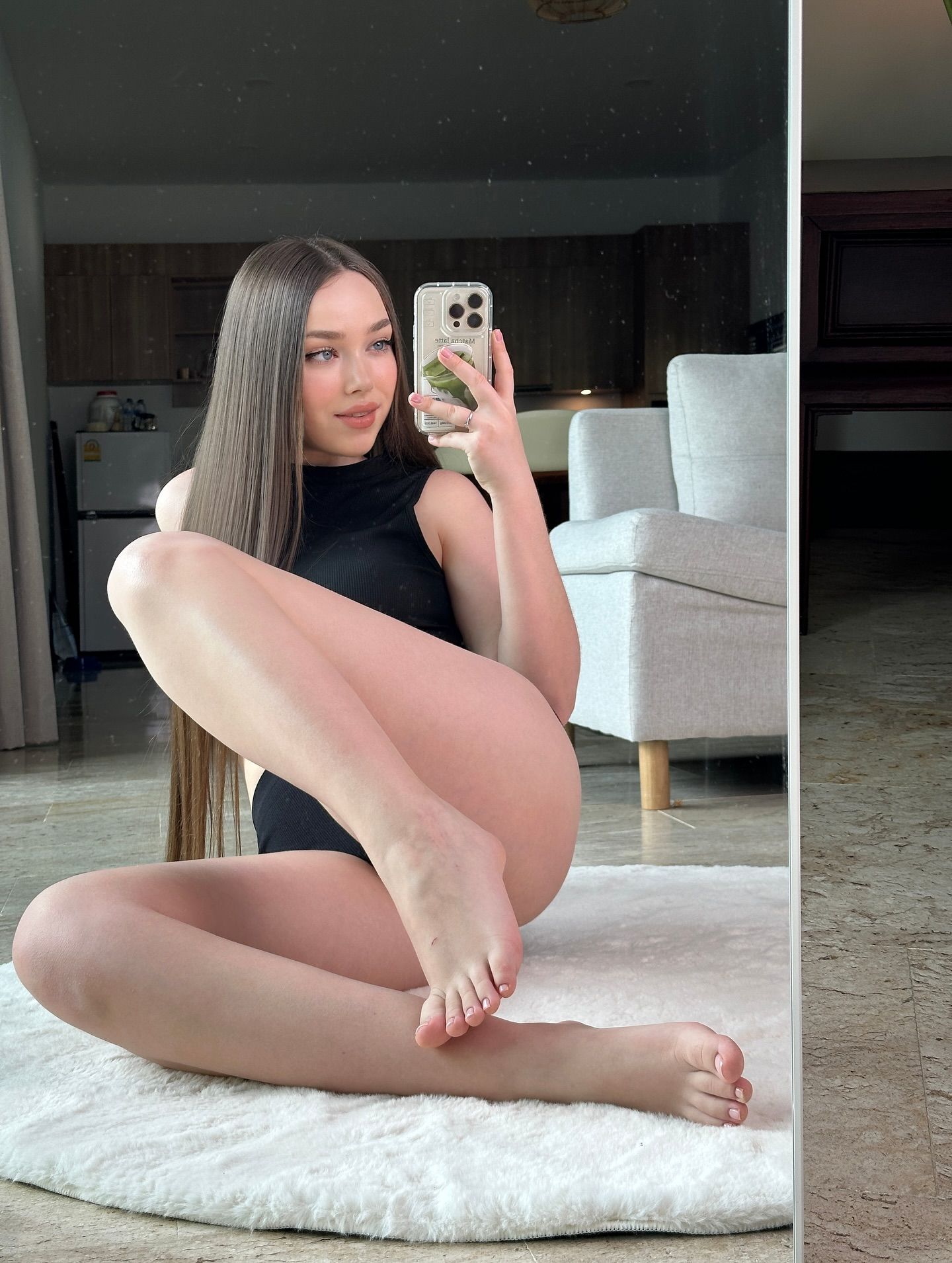 Image of Ariana Kovtaniuk from Instagram black outfit, barefoot, mirror selfie, cozy rug, indoor, modern interior