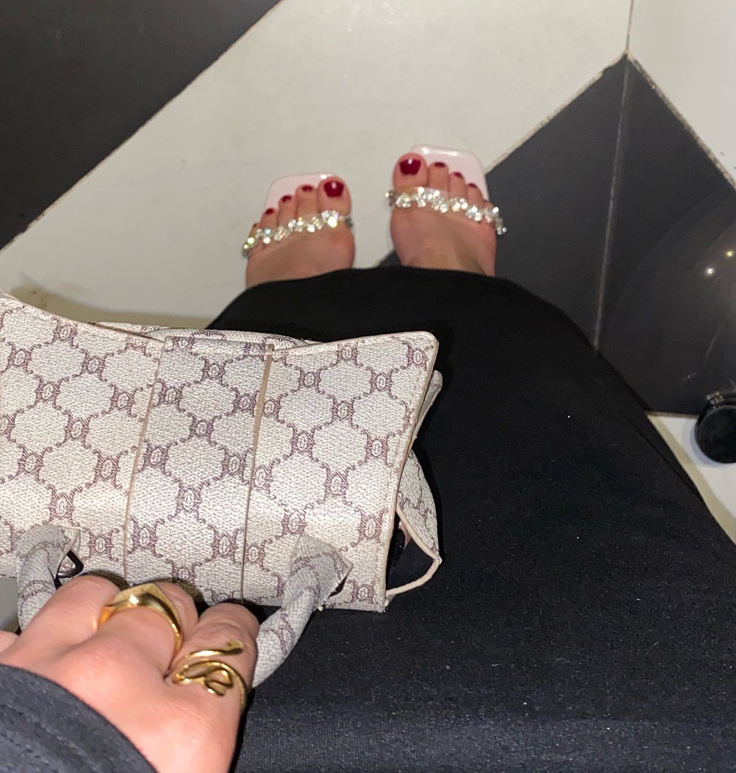 Image of Rawan Osman | روان عثمان from Instagram handbag, rings, sandals, fashion
