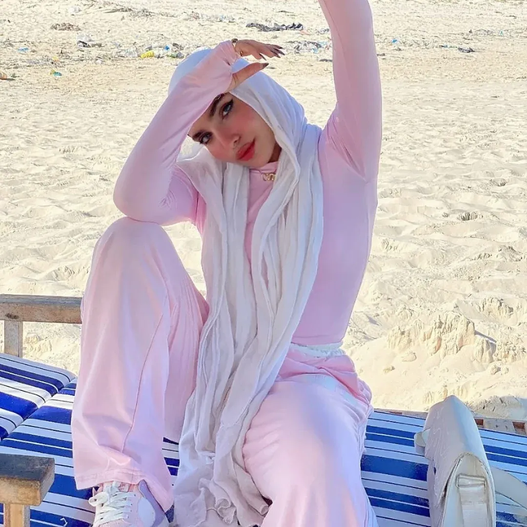 Image of Yasmin Samir from Instagram pink outfit, hijab, beach, sneakers, casual look