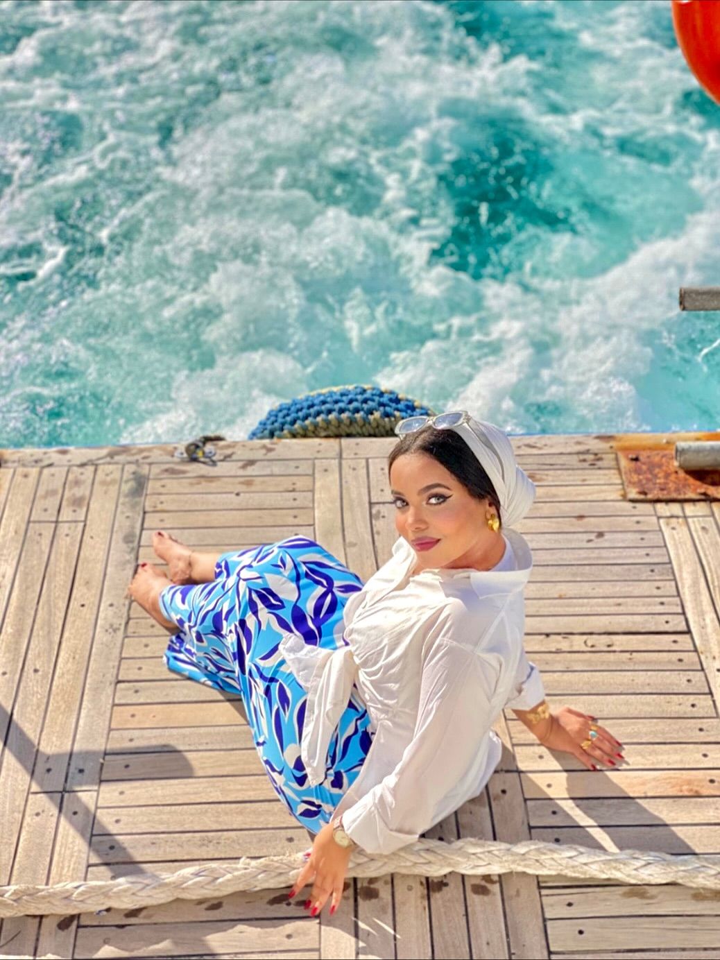 Effortless Summer Style: Zainab Ali's Vibrant Look