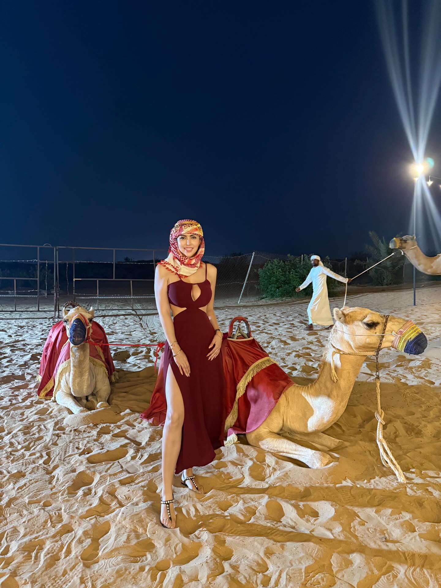 Desert Elegance: Elizabeth Jordan's Stunning Look