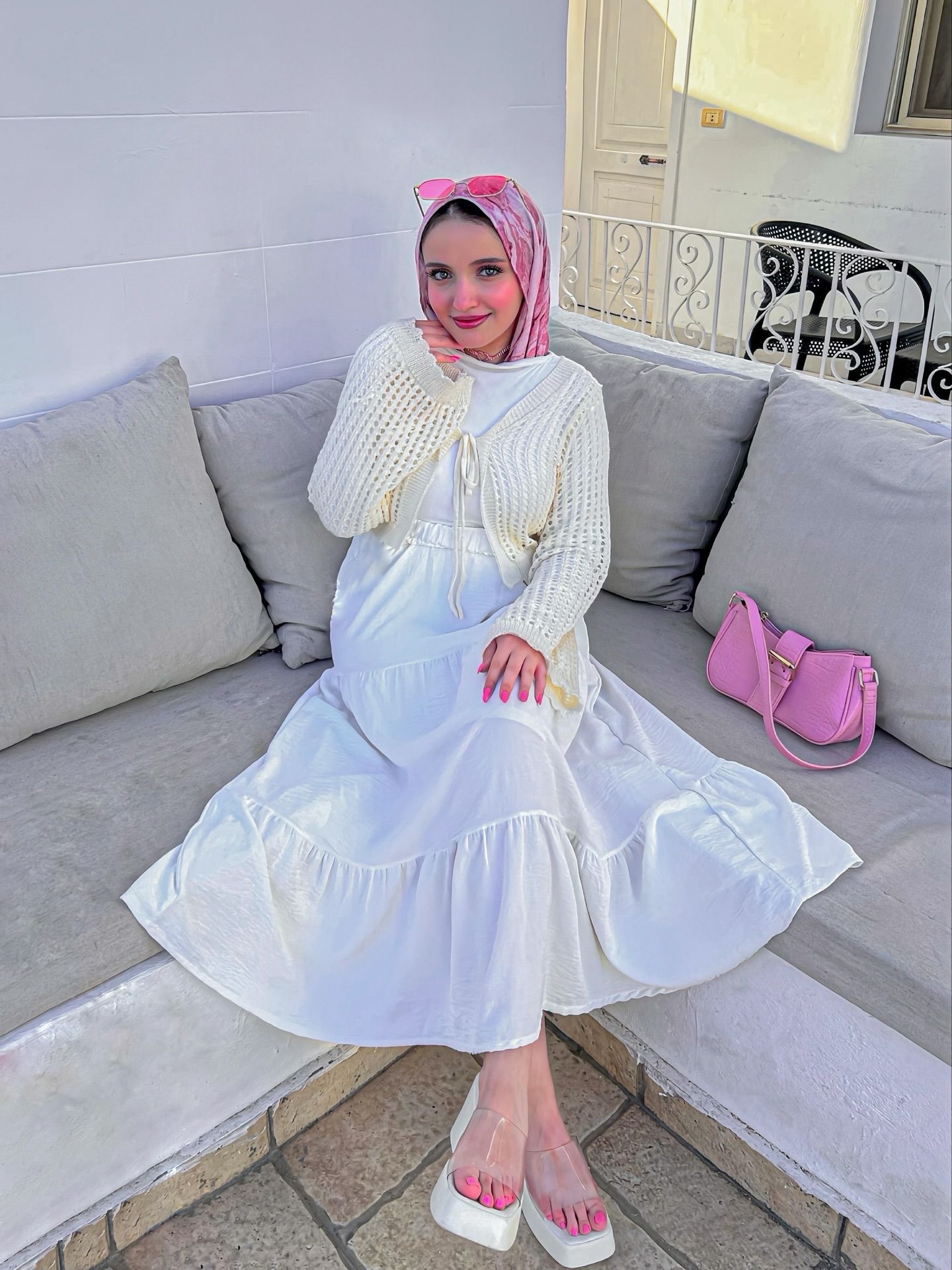 Effortless Elegance: Embracing White with Stylish Comfort