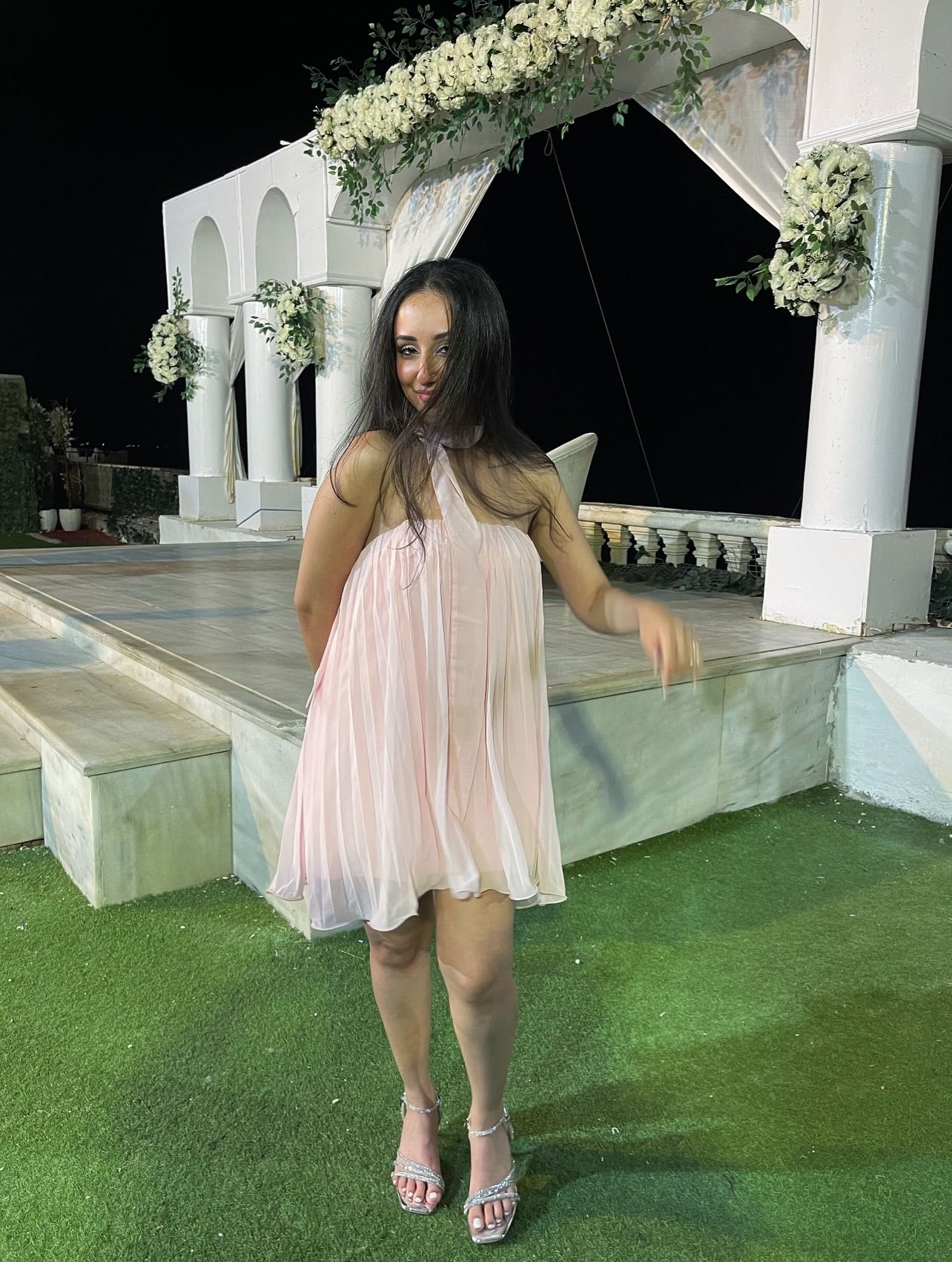 Chic in Pastels: Vero Mohsen's Effortless Evening Look