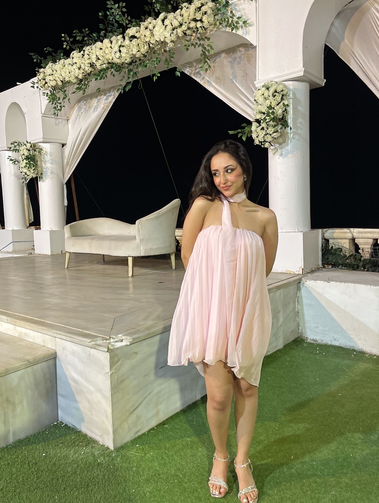 Elegant Evening Attire: Vero Mohsen's Chic Pink Dress