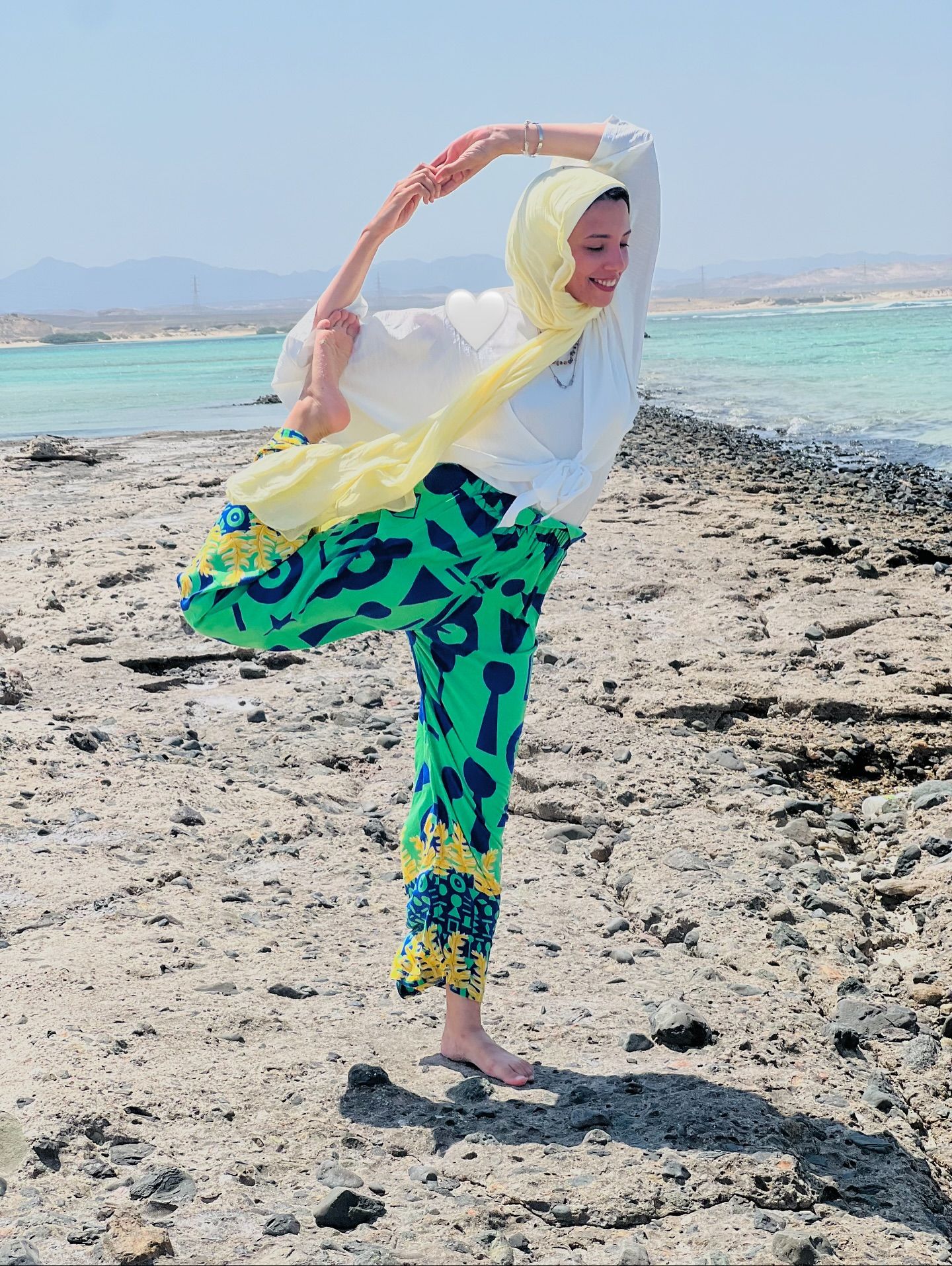 Stylish Beachy Vibes: Amany Khaled's Yoga-Inspired Look