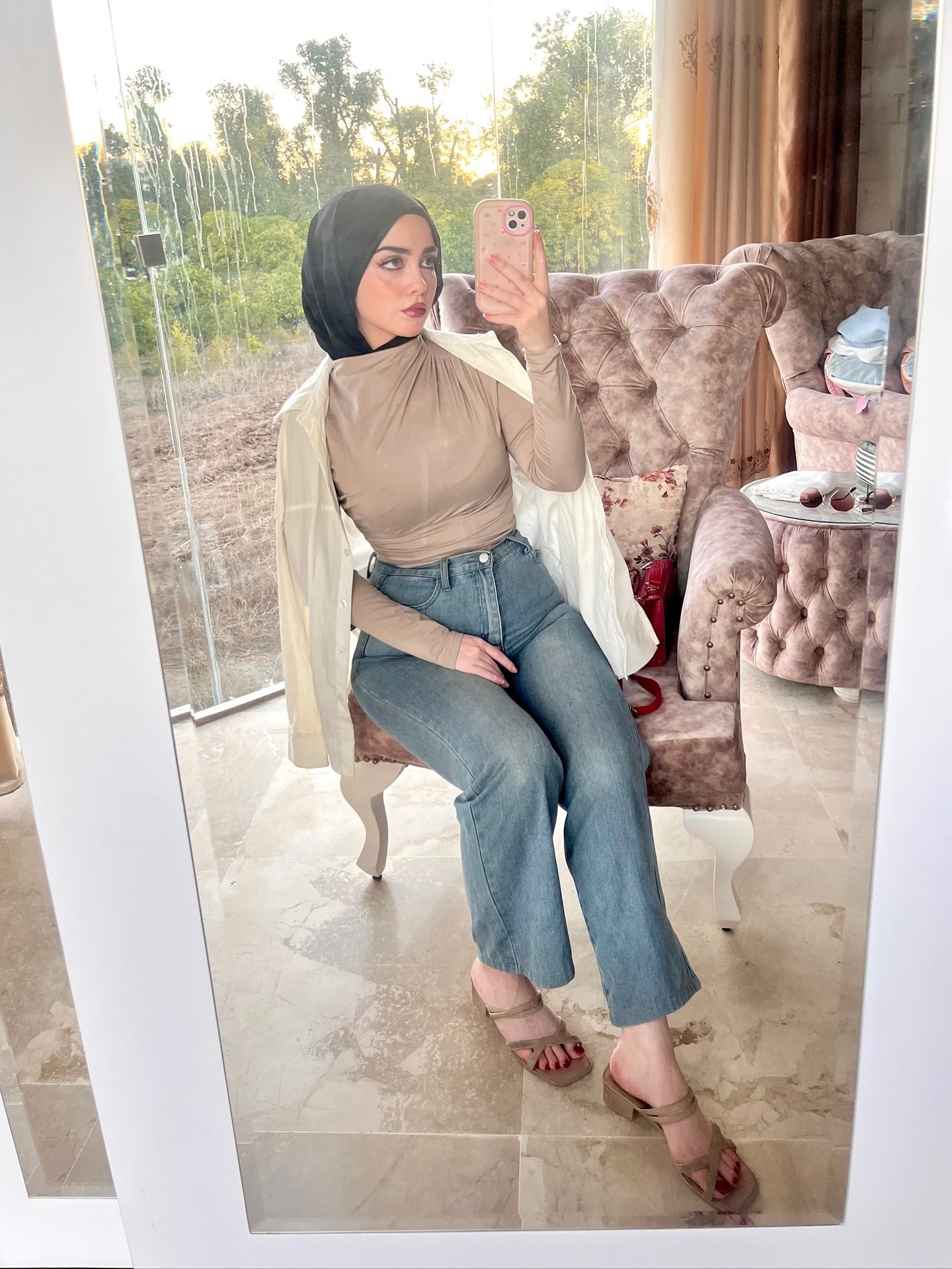 Chic and Casual: Aya Killziia’s Effortless Style