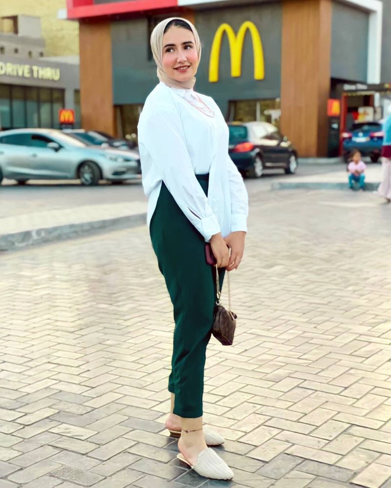 Image of Rose Bedear