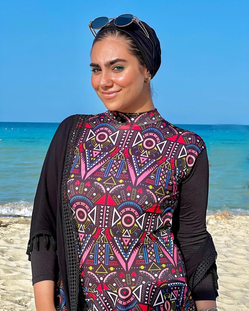 Image of 𝗔𝗺𝗶𝗿𝗮 𝗘𝗹 𝗤𝗲𝗻𝗶𝘀𝗵𝘆