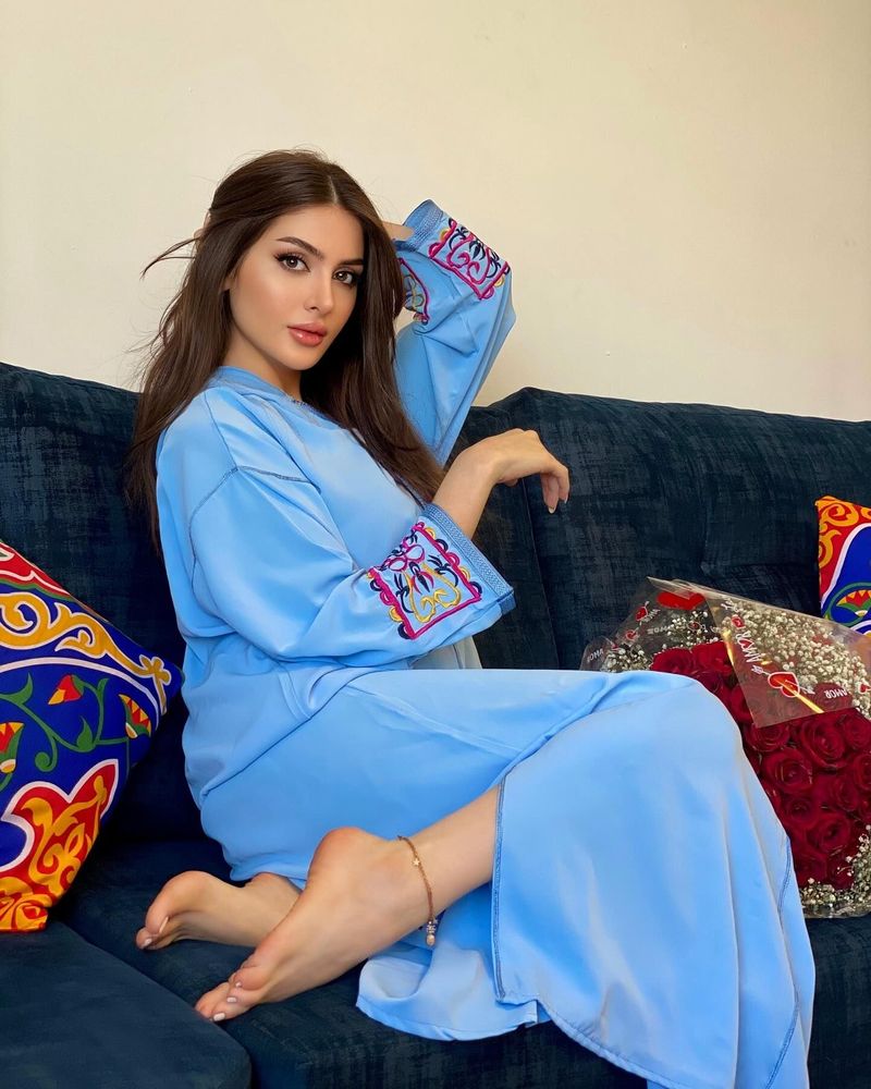 Image of Haneen Hamandosh on Instagram‎: "تدري ليش ازعل عليك ؟"‎