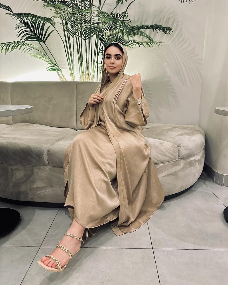 ‎RAWDA SHERIF/روضه شريف🌸‎ on Instagram‎: "Abaya available now for order dm📩🤎

جماعه حرفيا مش هتلاقوا في حلاوه وشياكه وخامه العبايه دي وتنفع معاكوا في كل الاوقات ومعاها البيزك بتاعها وحقيقي سعرها يجنن ومستحيل تلاقوها في مكان بالسعر ده🤎

متاح منها اللون الاسود🖤

متاح جميع المقاسات بالطول والوزن

شحن جميع المحافظات

#hijab #hijabers #hijabtutorial #hijabstyle #hijaboutfit #hijabmodern #trending #transgender #trendy #trendylook #trendingreels #trends #hijabbloggers #hijabblogger #fashion #fashionstyle #fashionstyle #fashiondesigner #fashionbloggers #fashionblog #exblore #blog #blogger #beauty #black #egypt #jeans #jean #outfits #white #colorstvserials"‎