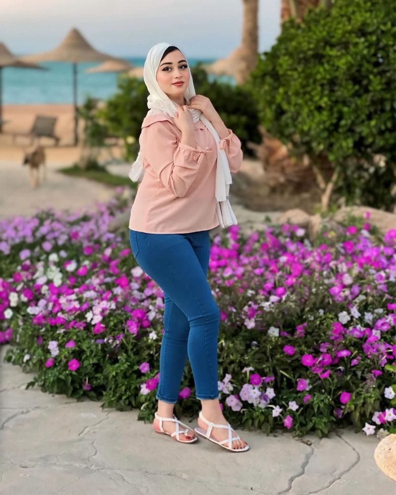 Image of Shahnda Saad on Instagram‎: "‏لا تعطي أكثر ولا أقل ،
بادل كل شخص بمقدار مايبادلك 🤍🕊️"‎