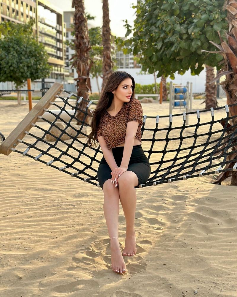 Image of Haneen Hamandosh on Instagram: "تدري ليش ازعل عليك ؟"