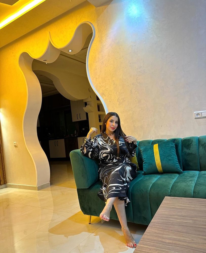 Image of Siham 🌝 on Instagram‎: "انتِ الجميله كَـشيئّ مقتبس من مـلاذ الحيـاة 🖤🔐"‎