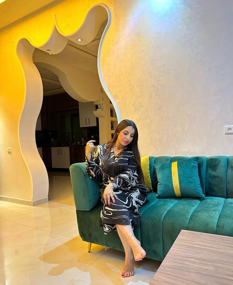 Image of Siham 🌝 on Instagram‎: "انتِ الجميله كَـشيئّ مقتبس من مـلاذ الحيـاة 🖤🔐"‎