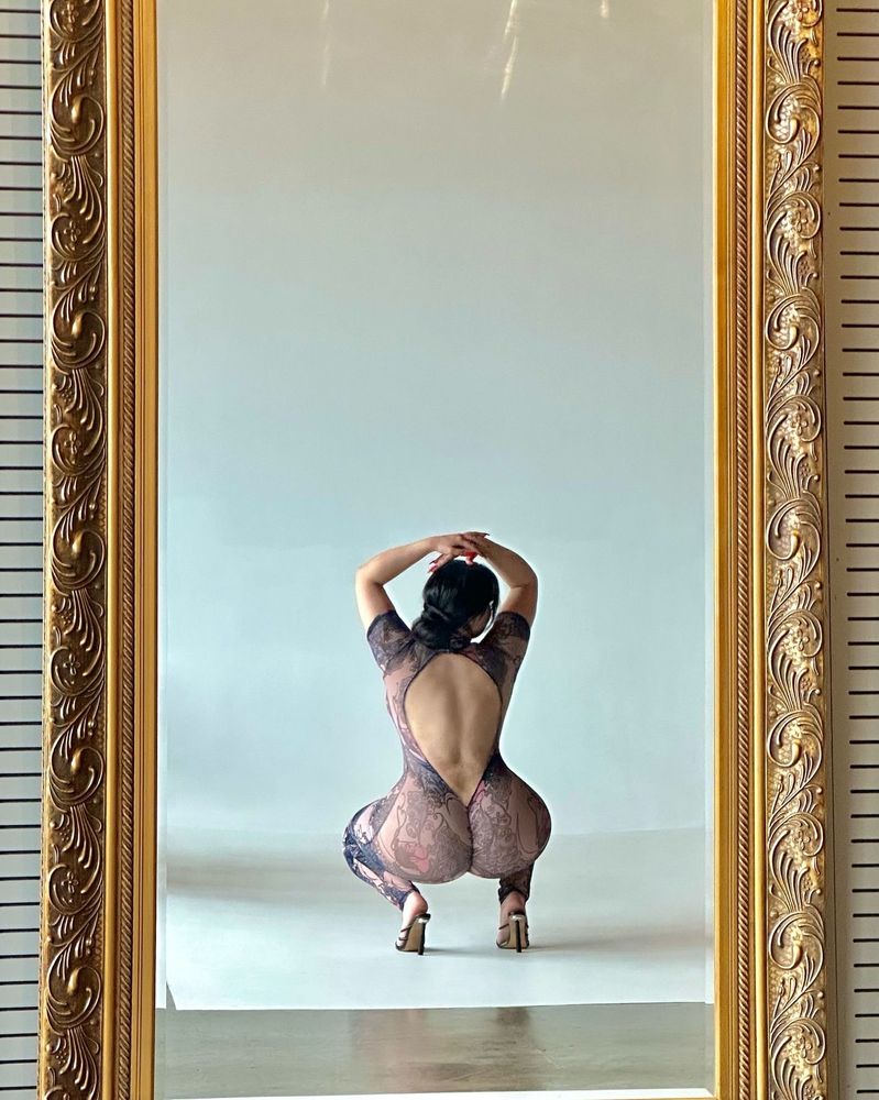 Image of Amelia Curvy