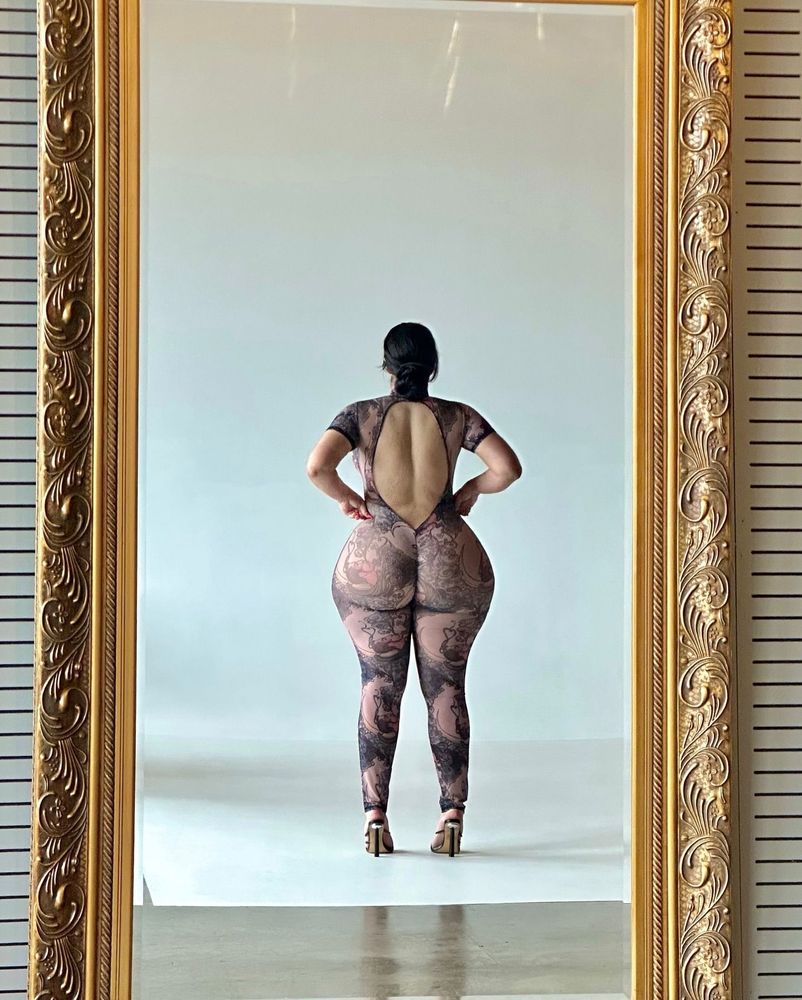 Image of Amelia Curvy