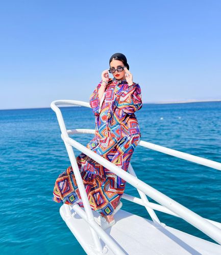 Image of 𝐇𝐞𝐧𝐝 𝐘𝐚𝐬𝐞𝐞𝐧 .