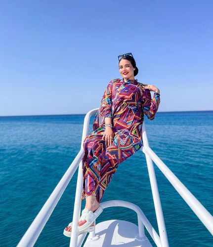 Image of 𝐇𝐞𝐧𝐝 𝐘𝐚𝐬𝐞𝐞𝐧 .