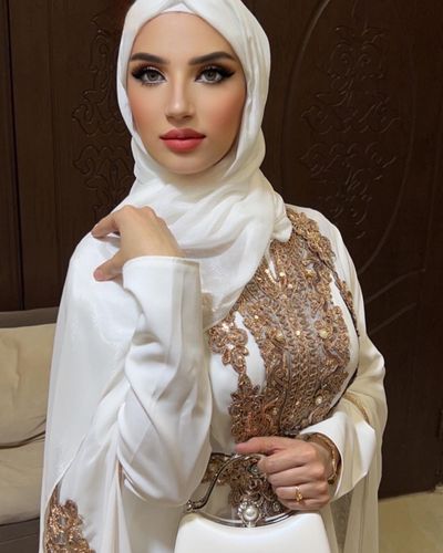 Photo by مسيطرة 👑 (مجنونة رسمي😍) on September 16, 2023. May be an image of 1 person, eyeliner, headscarf and turban.