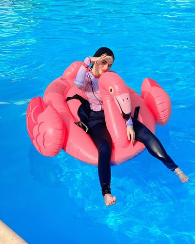 Image of Menna Ismaeel on Instagram‎: "مش شايفه من الشمس😂☀️🌊☂️"‎