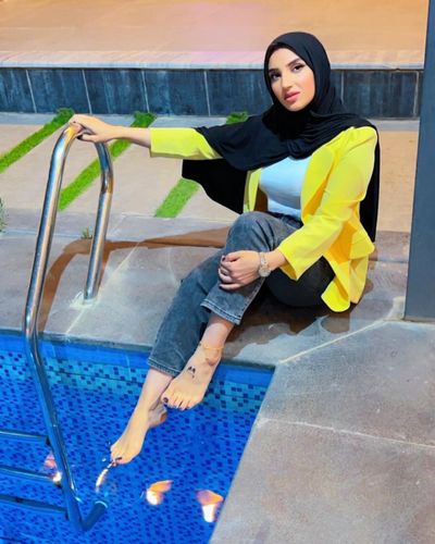 Photo by Heyam Yaseen on June 01, 2024. May be an image of 1 person, makeup, headscarf, scarf, turban, sarong and pool.