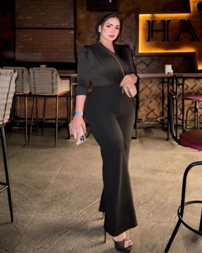 ⚜️ Zoza.manga⚜️makup artist on Instagram: "🖤👑
#pants @defacto.egypt 
#top @s.y_sheglam 
#heyheels @pixicollezione 
#acssesories @s.y_sheglam"