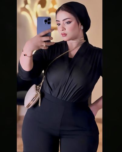 ⚜️ Zoza.manga⚜️makup artist on Instagram: "🖤👑
#pants @defacto.egypt 
#top @s.y_sheglam 
#heyheels @pixicollezione 
#acssesories @s.y_sheglam"