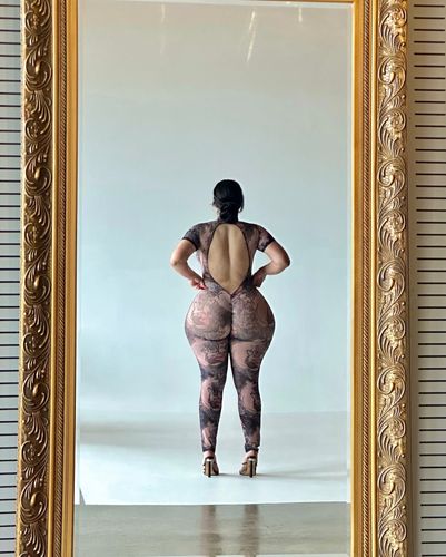 Image of Amelia Curvy